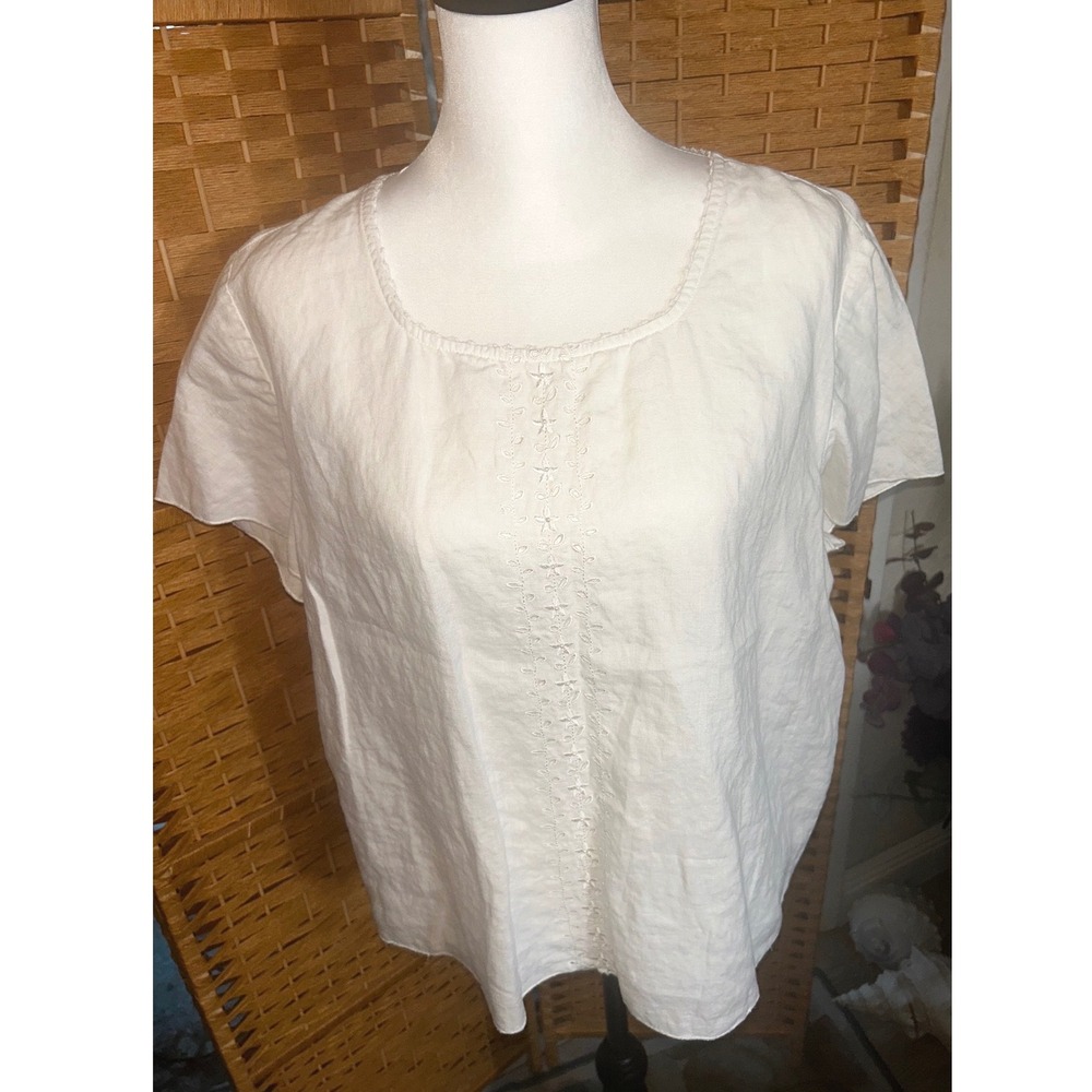 Liz Claiborne White 100% Linen Short Sleeve Embroidered Floral Top Scoop Neck